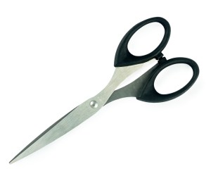 Pair_of_scissors_with_black_handle,_2015-06-07