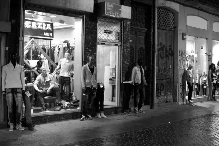 What Doesn’t Kill You, Only Makes You Stranger (Paul Simon, Stranger to Stranger review)