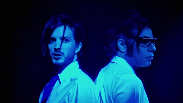 2x08_-_Fashion_is_Danger